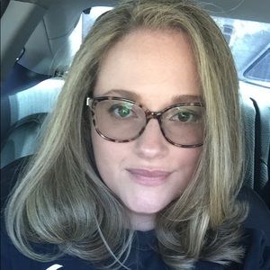 Meet your Posher, Dominique